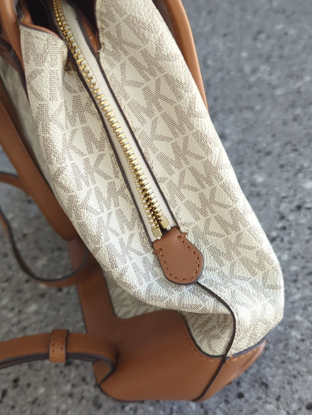 Michael Kors Harrison Medium Logo Backpack In Vanilla/Acorn